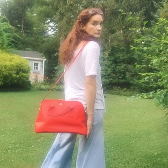 New kate spade Large Red Domed 2 Way Pebble Leather Convertible Crossbod… - Picture 8 of 16